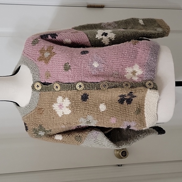 Tara Handknits, Size Unknown Daisy Print Chunky Knit Cardigan Sweater, GUC - Picture 1 of 12
